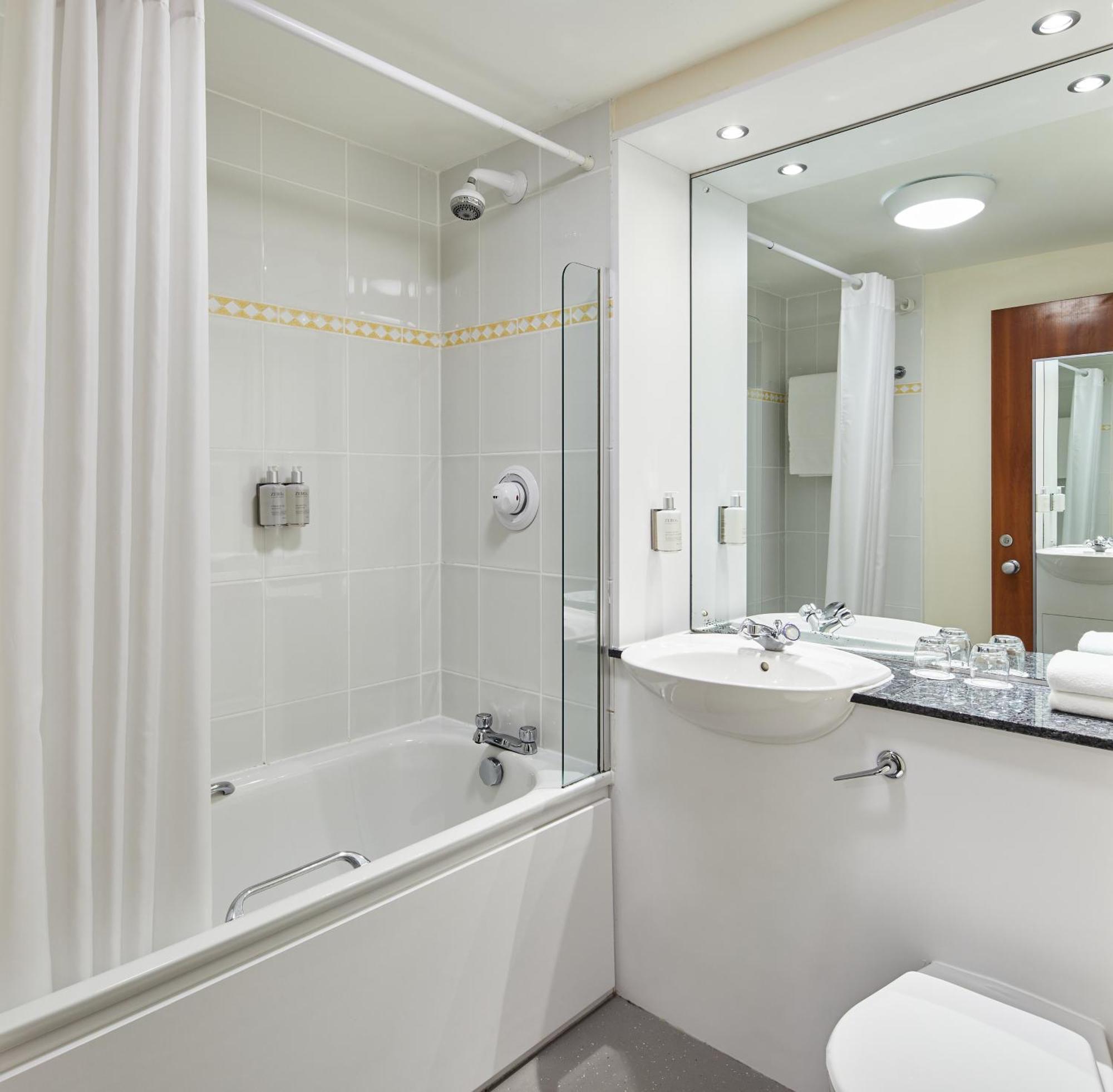 Leonardo Inn Aberdeen Airport Dyce Dış mekan fotoğraf